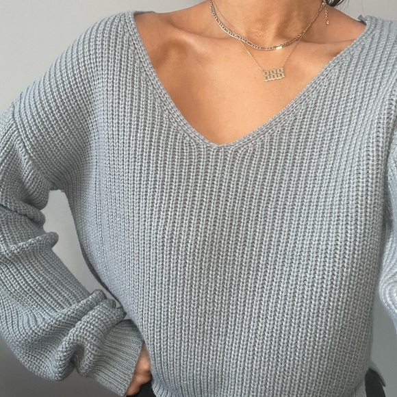 cropped loose v neck sweater - Picture 2 of 6